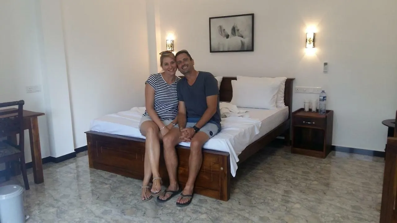 Jenushi Homestay Канди